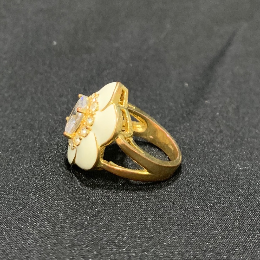 Statement Flower Ring - Picture 2 of 4